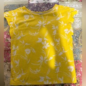 NWOT Banana Republic Yellow Tee with white flowers. Size large